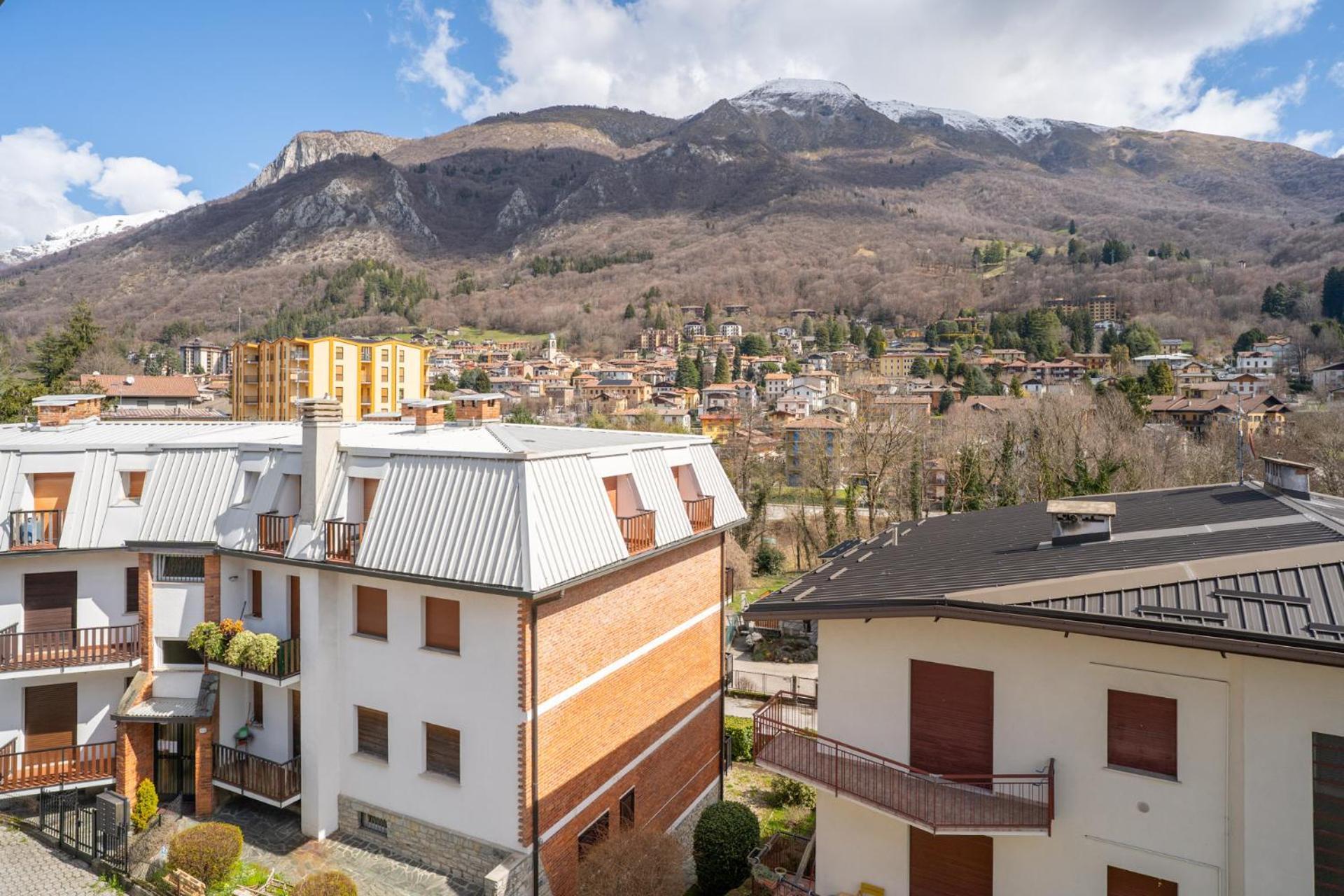 Mountain Lodging With Fireplace And Mountain View Barzio Exterior photo